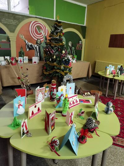 Коледна и Новогодишна украса в СУ "Отец Паисий" - Средно училище Отец Паисий, Куклен