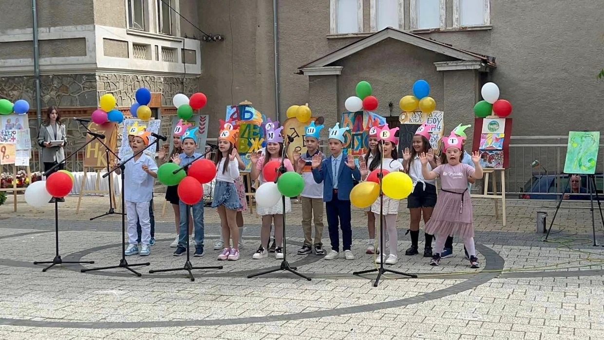 На 24 май – Деня на светите братя Кирил и Методий, на българската просвета, култура и славянската писменост - Средно училище Отец Паисий, Куклен