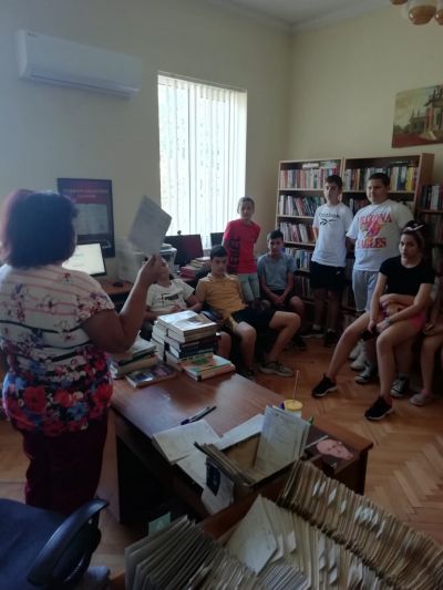 Посещение на библиотеката в НЧ "Н.Й. Вапцаров", гр. Куклен - Средно училище Отец Паисий, Куклен