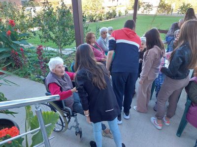 Посещение на дома за възрастни хора в с. Брестик - Средно училище Отец Паисий, Куклен