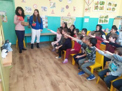 Да разкажем приказка на децата от подготвителната група 3