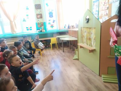 Да разкажем приказка на децата от подготвителната група 4