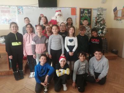 Дядо Коледа на гости в СУ "Отец Паисий", гр. Куклен 4