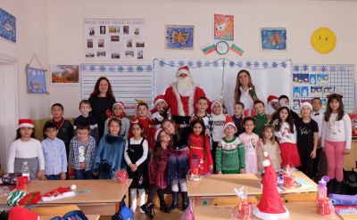 Дядо Коледа на гости в СУ "Отец Паисий", гр. Куклен 8