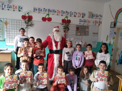 Дядо Коледа на гости в СУ "Отец Паисий", гр. Куклен 9