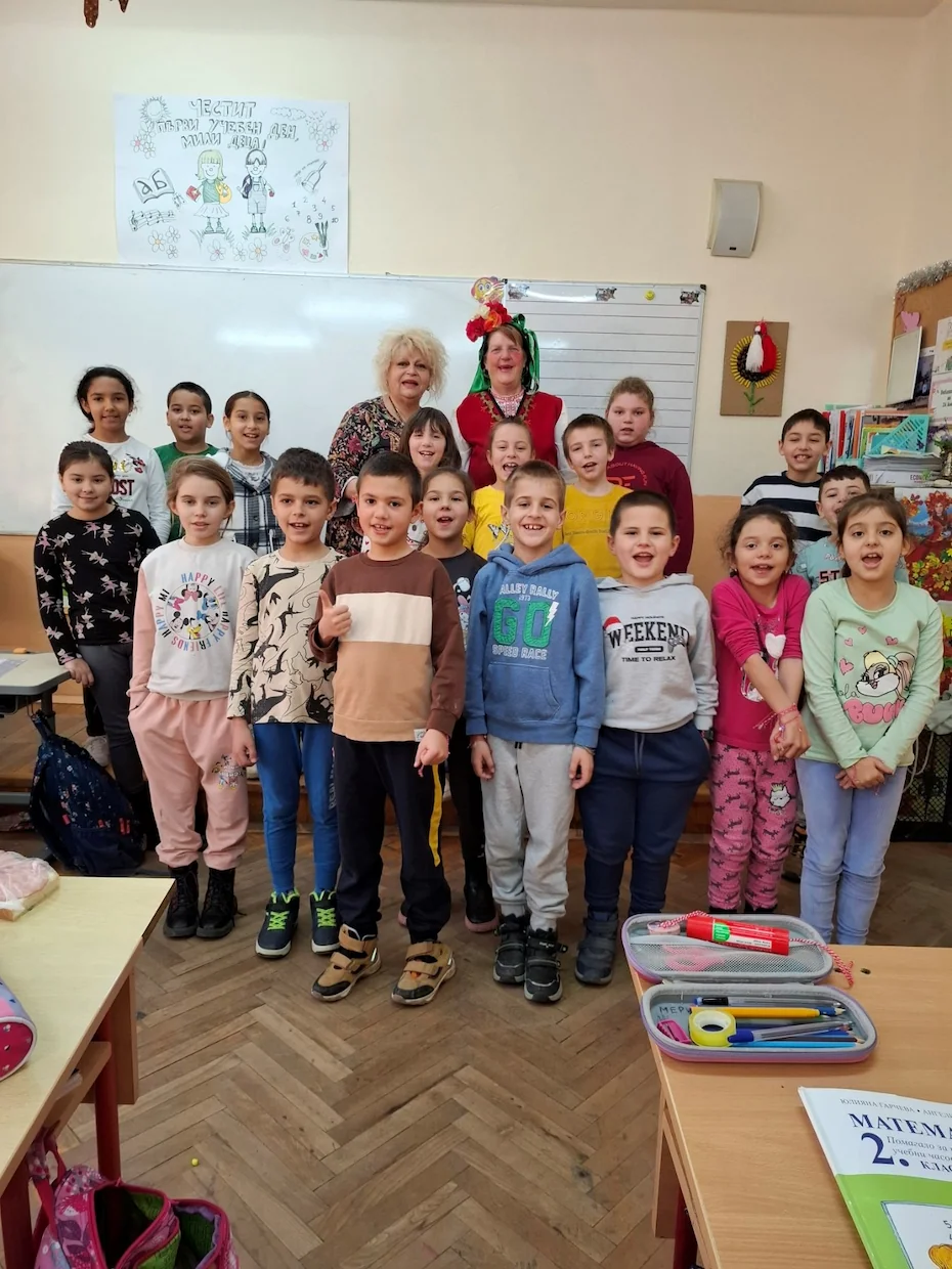 2а клас посрещнаха Баба Марта - Средно училище Отец Паисий, Куклен