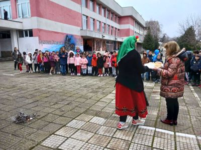 Баба Марта бързала, мартенички вързала 2