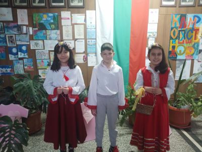 Баба Марта бързала, мартенички вързала 8