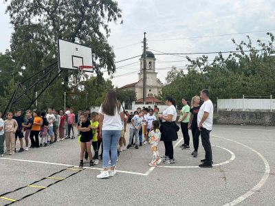 Спортен празник "Мама, татко и аз и моят учител" 9