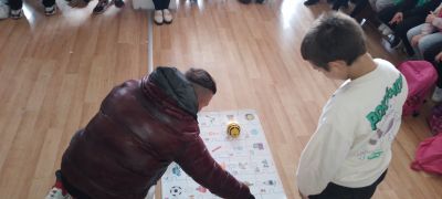 Роботчето bee-bot бе при нас на 18.10.2023г. 3