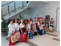 ПРАЗНУВАМЕ КОЛЕДА 2016 - Средно училище Отец Паисий, Куклен