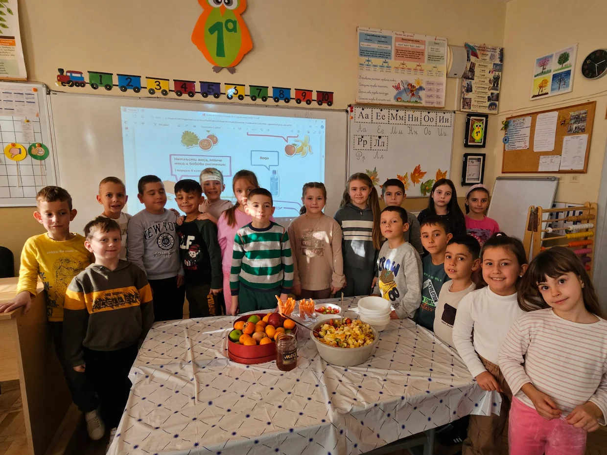 1а клас отбелязаха Европейския ден на здравословното хранене - Средно училище Отец Паисий, Куклен