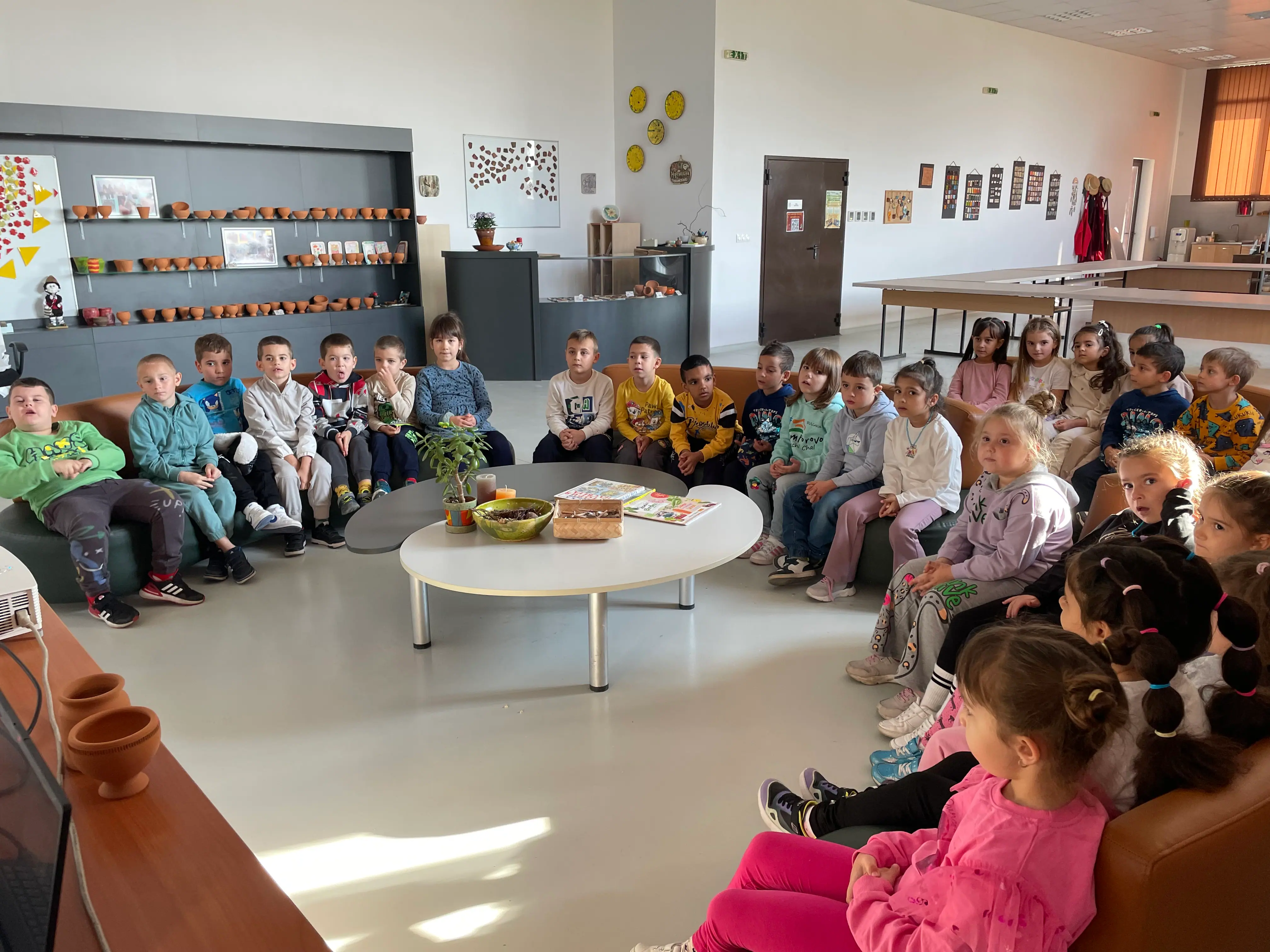 Първа екскурзия на децата от подготвителна група “А” до Маноле и Раковски - Средно училище Отец Паисий, Куклен