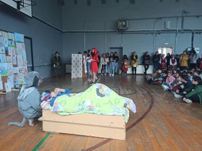 Червената шапчица - драматизация 6б клас - Средно училище Отец Паисий, Куклен