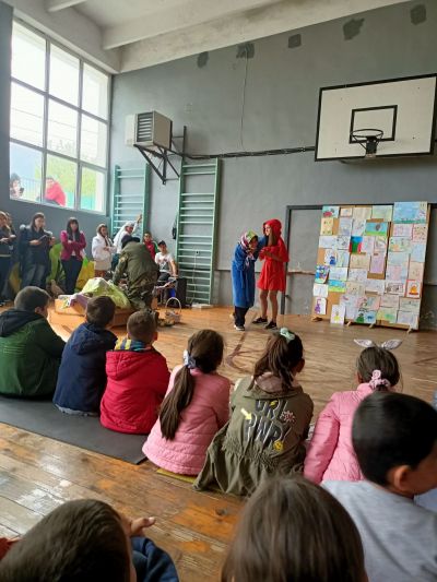 Червената шапчица - драматизация 6б клас - Средно училище Отец Паисий, Куклен