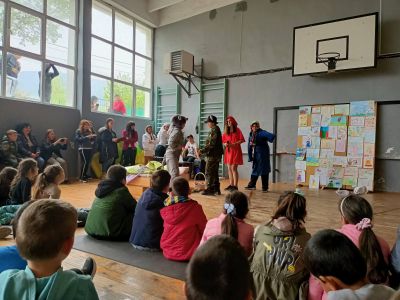 Червената шапчица - драматизация 6б клас - Средно училище Отец Паисий, Куклен