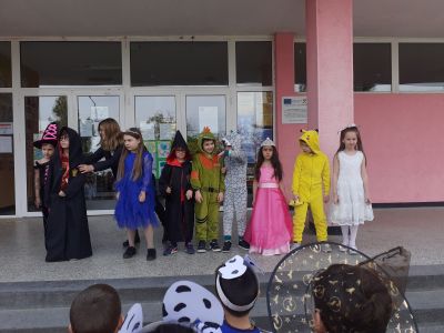 Маратон на четенето април 2022 - Парад на приказните герои - Средно училище Отец Паисий, Куклен