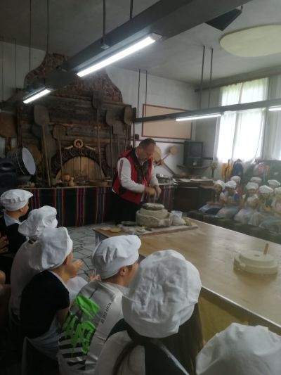 Копривщица 4 - Средно училище Отец Паисий, Куклен