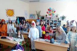 Приказни герои на гости при първи а клас - Средно училище Отец Паисий, Куклен