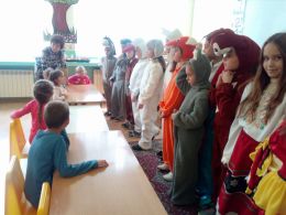 приказните герои на гости при ПГ - Средно училище Отец Паисий, Куклен