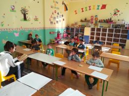 Деца от четвърти клас четат на децата от ПГ - Средно училище Отец Паисий, Куклен