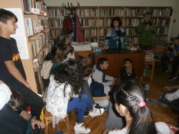 В библиотеката 8 - Средно училище Отец Паисий, Куклен