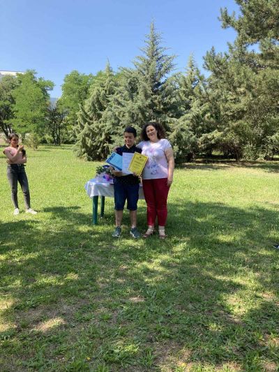 Получаване на сертификати за завършено обучение на клуб "В света на програмирането" - Средно училище Отец Паисий, Куклен