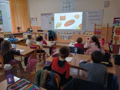 Нестле за по-здрави деца: Хапвайте разнообразна храна - Средно училище Отец Паисий, Куклен