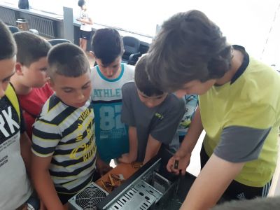 вп18 - Средно училище Отец Паисий, Куклен