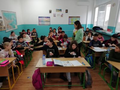 Приемственост 8 - четвъртокласници на гости при пети клас в час по Човекът и природата - Средно училище Отец Паисий, Куклен