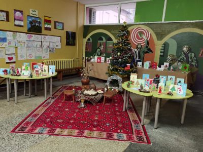 Коледна и Новогодишна украса в СУ "Отец Паисий" - Средно училище Отец Паисий, Куклен