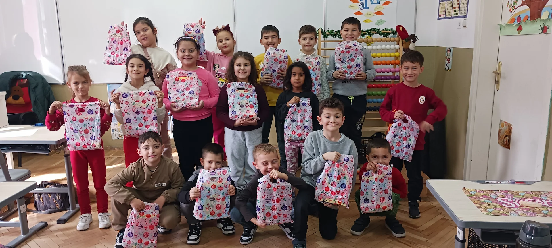 Коледно парти на 1в клас - Средно училище Отец Паисий, Куклен