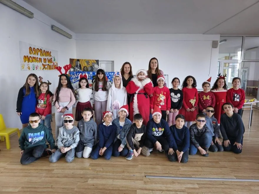 Постановка 'Коледно - Великденска бъркотия' - Средно училище Отец Паисий, Куклен